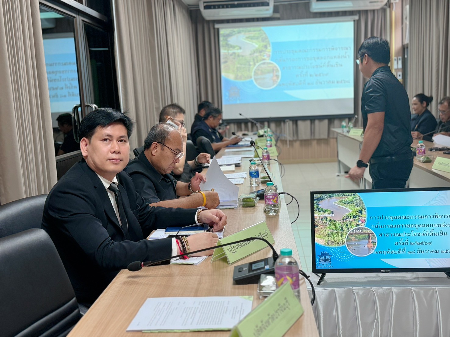 title - วันพฤหัสบดีที่ 18 ธันวาคม 2568 เวลา 10.30 น. นายวิทูล ประดิษฐบุญ ปฏิรูปที่ดินจังหวัดปราจีนบุรี เข้าร่วมการประชุม คณะกรรมการพิจารณากลั่นกรองการขอขุดลอกแหล่งน้ำสาธารณประโยชน์ที่ตื้นเขิน